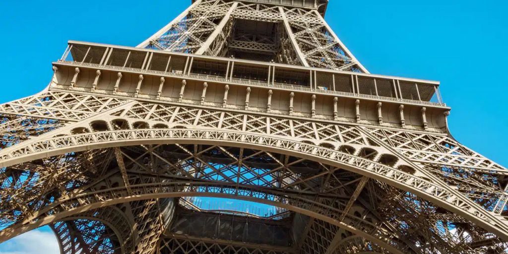 Eyfel Kulesi yıkılıyor mu? Sosyal medya karıştı
