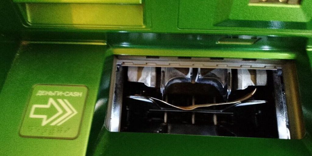 В Ломоносовском районе сиделку уличили в краже денег у пенсионерки