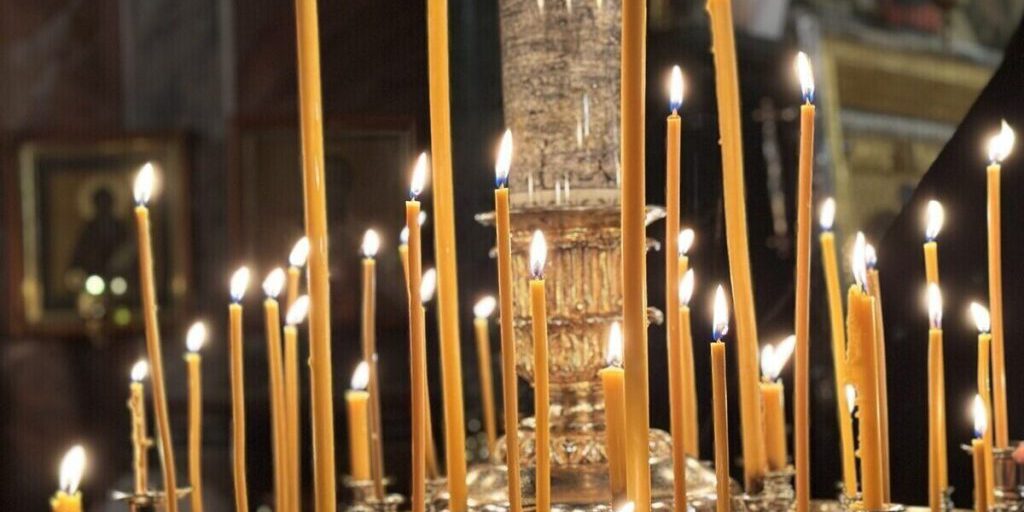 Religioso russo consiglia ai pensionati di vendere la casa per aiutare le figlie a evitare l'aborto