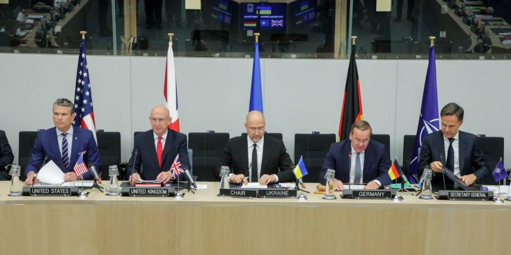 Ucraina riceve aiuto militare record: 8 miliardi di dollari dalla Svezia e contributi da altri paesi alleati