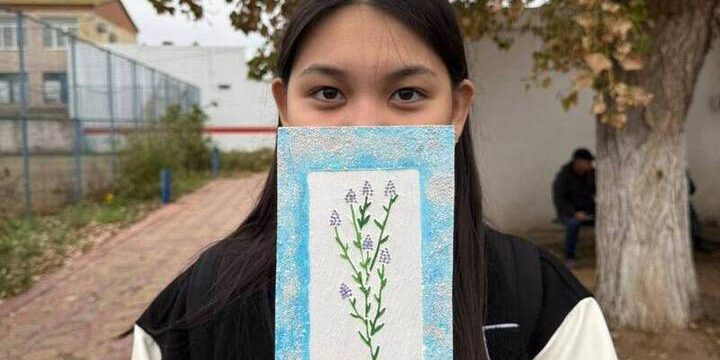 В Калмыкии школьники освоили азы текстурной живописи