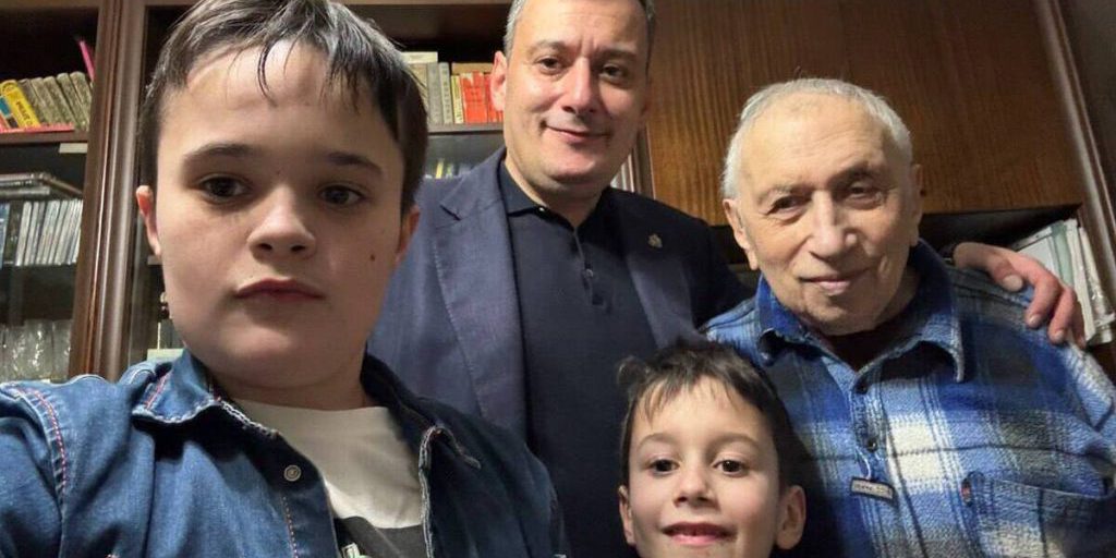 Il Governatore di Kursk Hinstein Celebra la Festa dei Padri con un Messaggio di Auguri