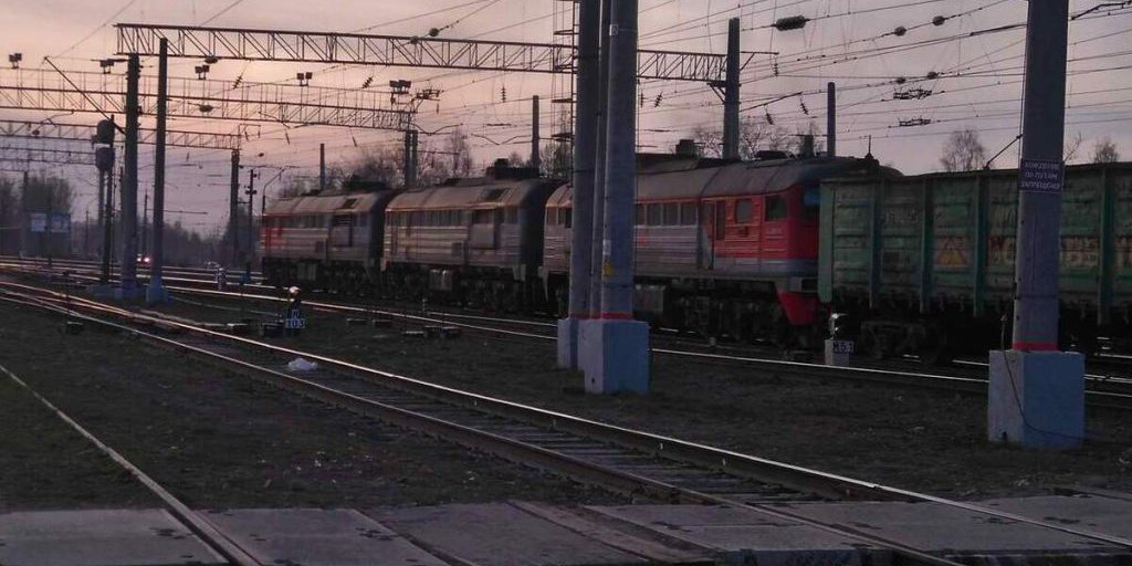 Машинист и его помощник в Карелии слили 393 литра дизельного топлива из тепловоза