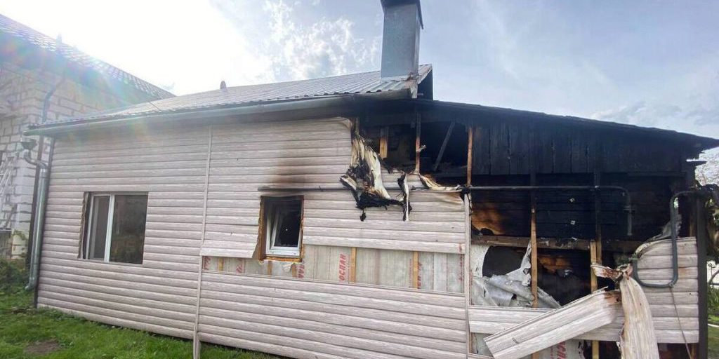 Из-за короткого замыкания в Тверской области загорелся дом