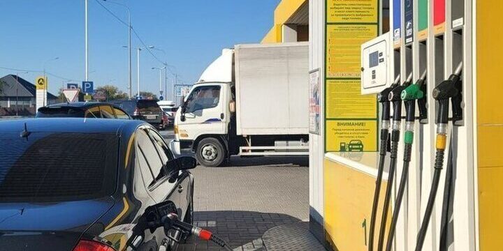Не более 30 литров в одни руки: в Крыму ввели ограничение на объем продажи топлива