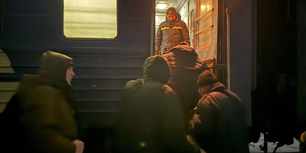 Treno Barvinkove‑Lviv‑Chop ripristinato con vagoni non danneggiati dopo attacco russo a Kharkiv