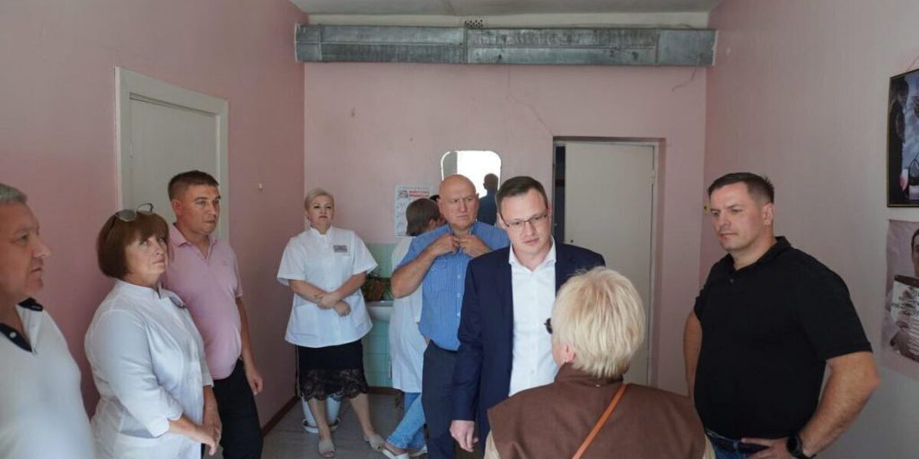 Сахалинский министр осмотрел шахтерскую Центральную городскую больницу