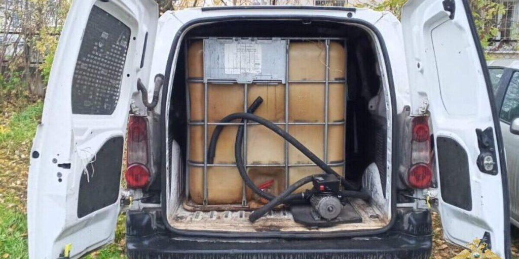 В Тверской области пока водитель спал из его машины похитили 206 литров дизеля