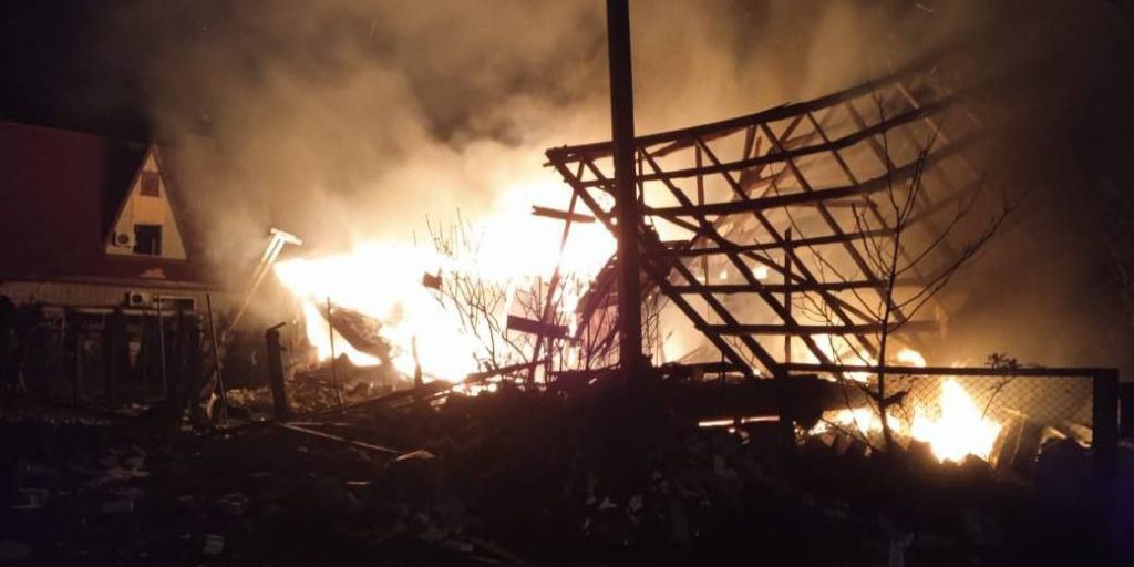 Russia attacca quattro distretti di Dnipropetrovsk: feriti e danni