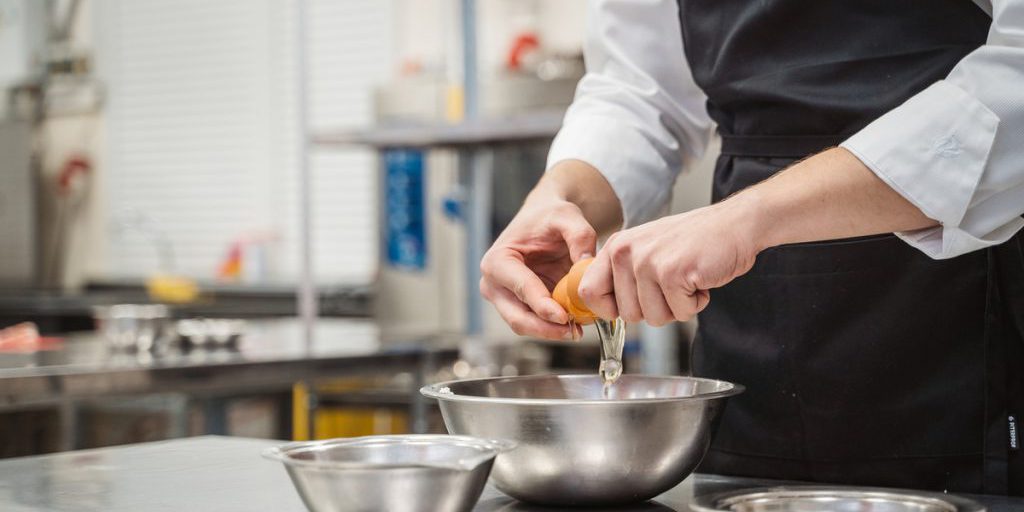 Повар из Твери нашел управу на бывшего работодателя