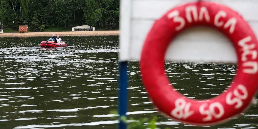Четыре человека погибли после крушения катера на Волге