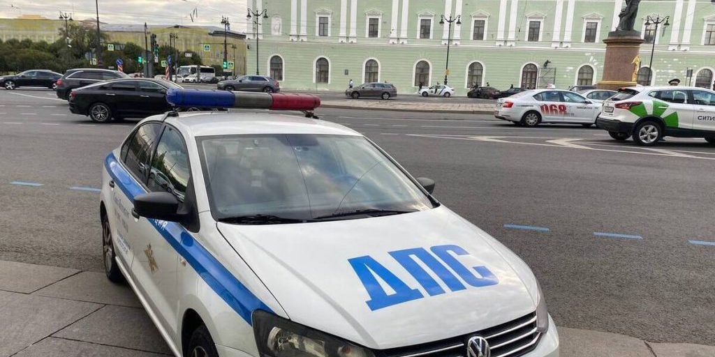 На проспекте Энгельса петербурженка наехала на 46-летнего мужчину