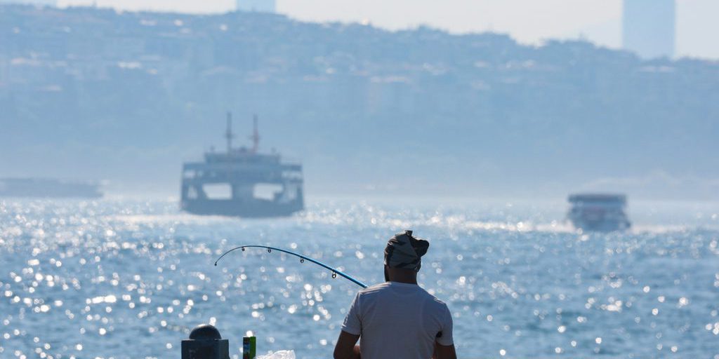 Nuotatore russo scomparso durante gara a Istanbul: preoccupazioni per la sicurezza degli atleti