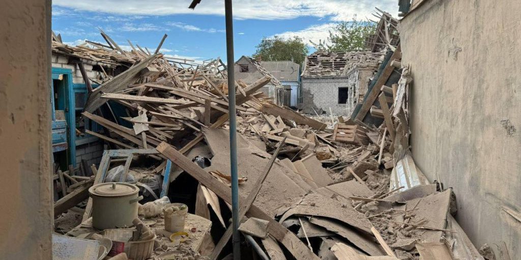 Russians attack Kherson: man killed