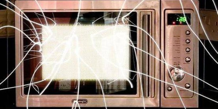 Лучше держаться на расстоянии: карельский эксперт пояснил, вредно ли излучение от бытовых приборов