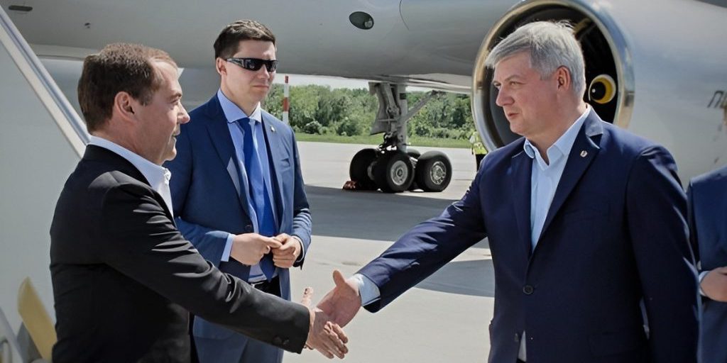 Александр Гусев поздравил Дмитрия Медведева с 60-летием