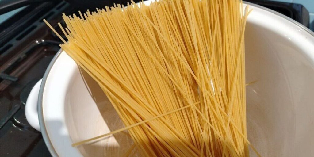 В День макарон петербуржцам напомнили о существовании пасты «впросырь»