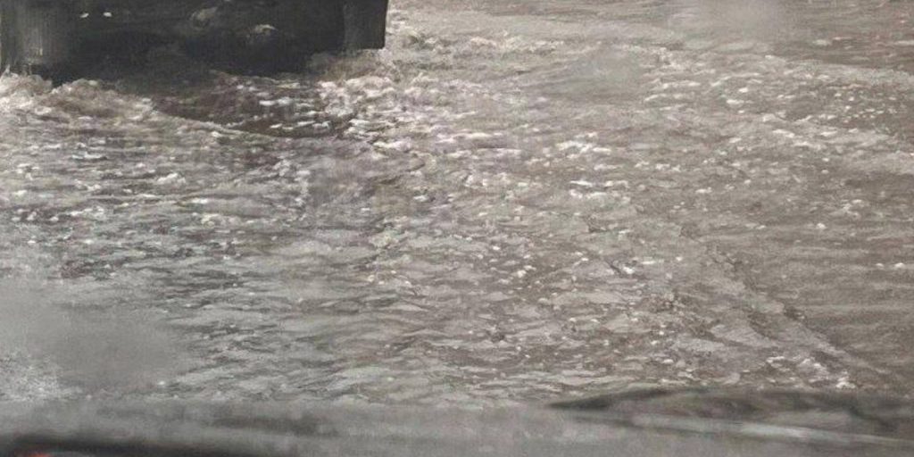 Из-за дождя в Ростове затопило главные автомагистрали