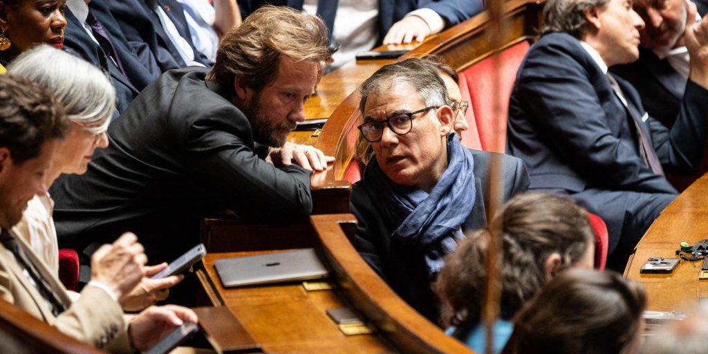 Budget : le dilemme du PS, tenté de négocier mais prêt à censurer