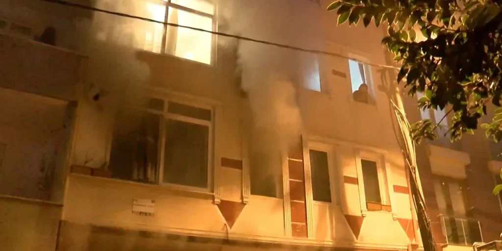 Incendio in un appartamento di Istanbul: sei persone, tra cui un bambino e un neonato, sono state salvate