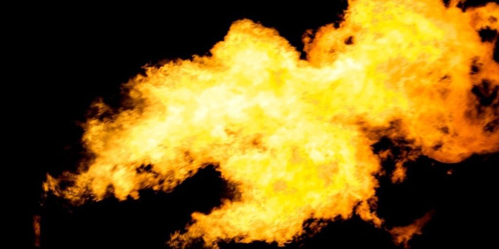 Attacco di drone alla base petrolifera in Crimea: incendio e possibili ripercussioni sulla regione