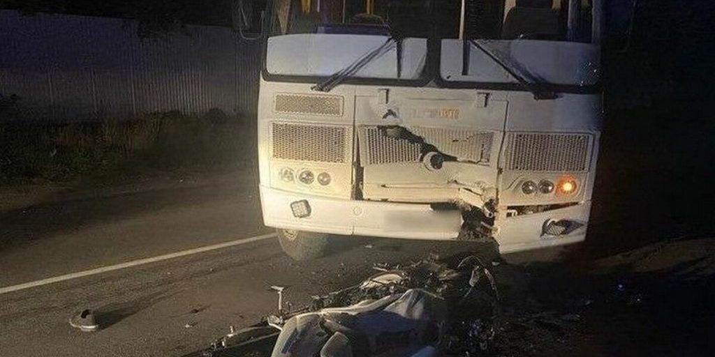 Автобус при развороте насмерть сбил мотоциклиста под Воронежем