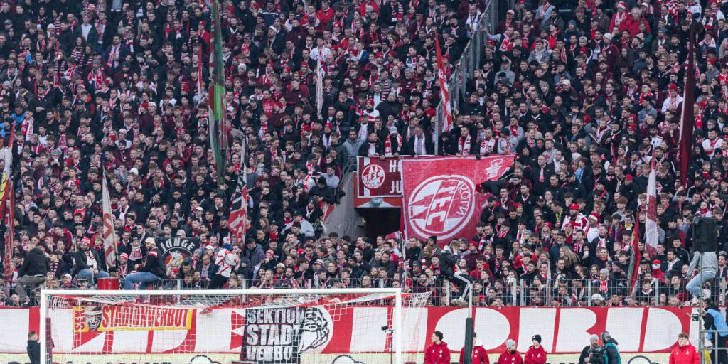 Incidente in stadio durante la partita Köln–Union Berlin provoca silenzio nelle tribune