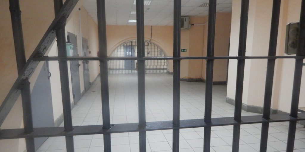 Гламурную тюремщицу обвинили в провокационной связи с заключенным