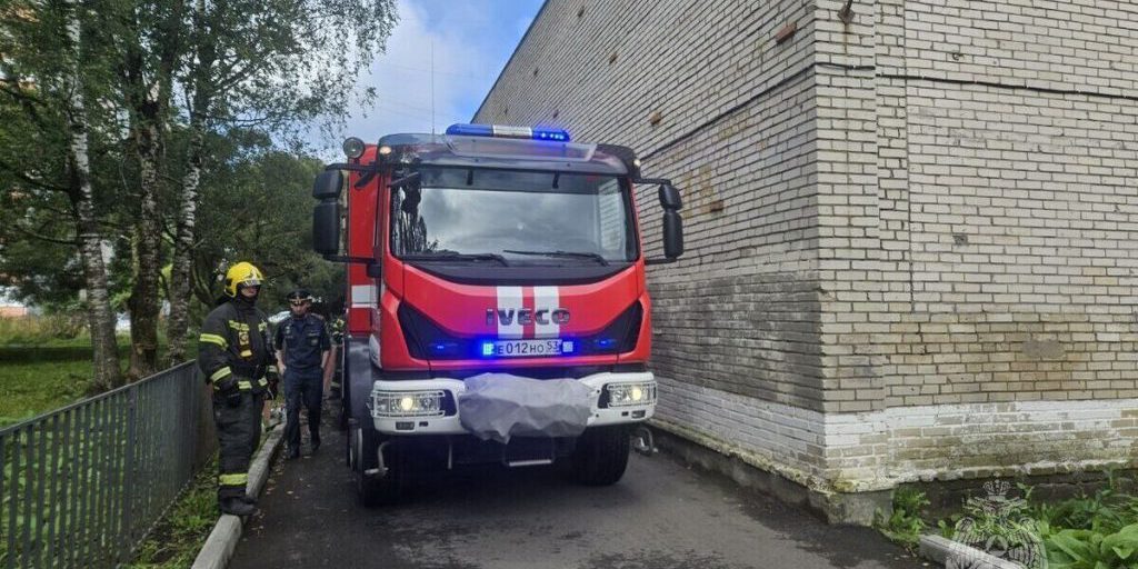 В Малой Вишере эвакуировали пять жильцов многоквартирного дома из-за пожара