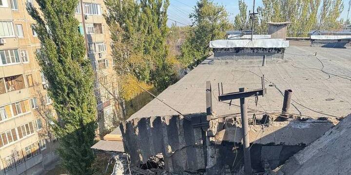 В Ясиноватой восстанавливают многоэтажку, поврежденную ударом ВСУ