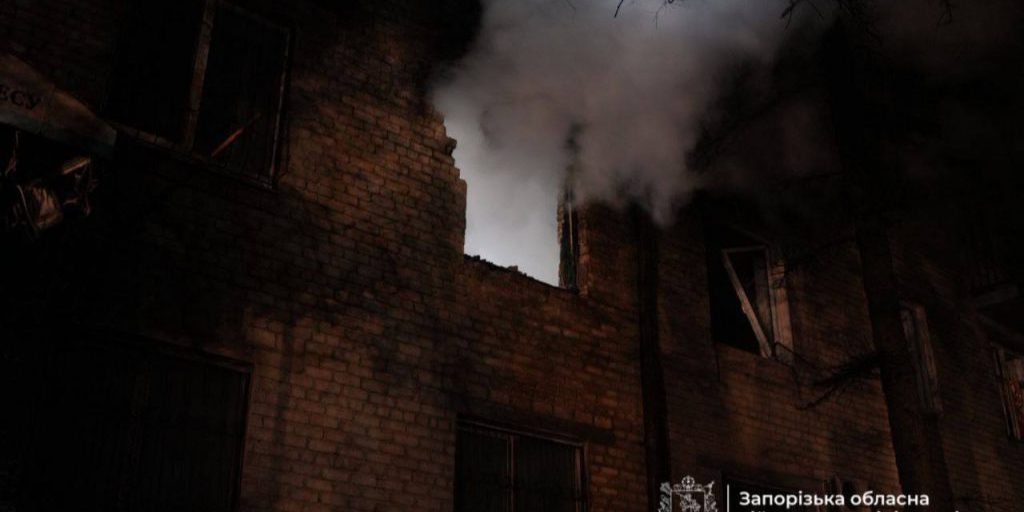 Attacco russo a Zaporizhzhia: istituzione educativa in fiamme, violazioni del diritto umanitario e destabilizzazione della regione