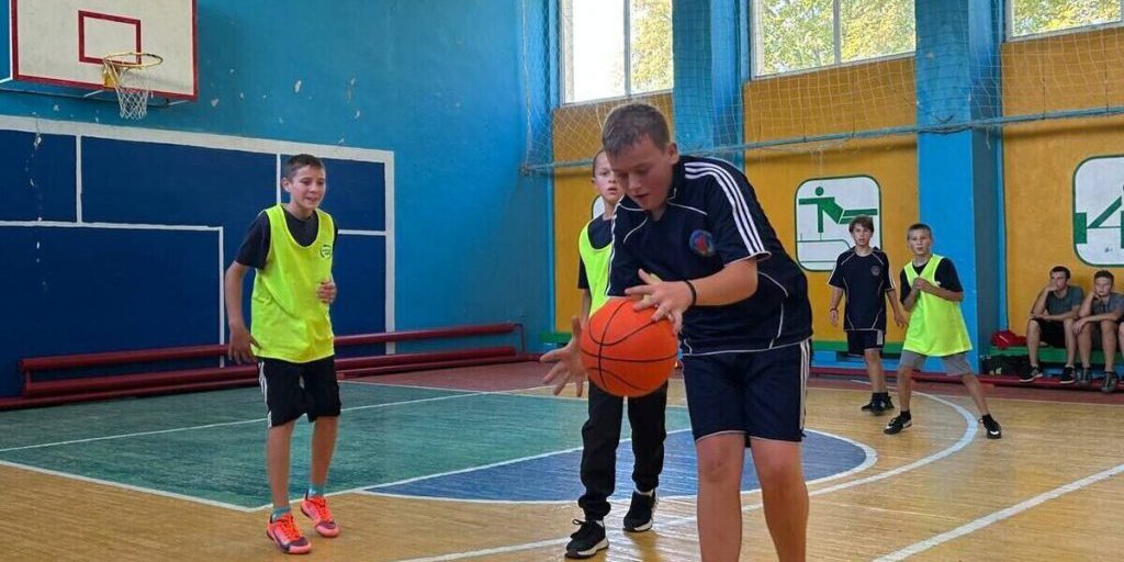 В Чаплинке провели этап турнира «Единой России» по детскому баскетболу