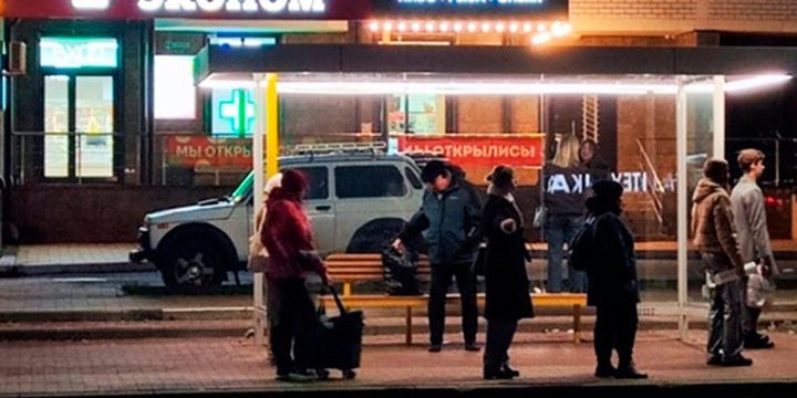 В Брянске на Горбатова установили новые автопавильоны