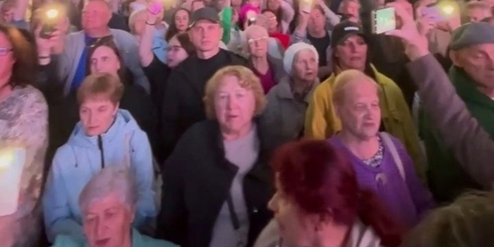 "Commemorazione a Lyudinovo: 705 candele per onorare la memoria della Seconda Guerra Mondiale"