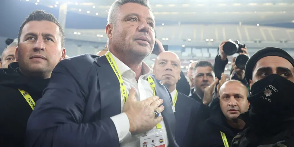 Sadettin Saran, presidente del Fenerbahçe, si impegna a collaborare con le autorità nella indagine sul traffico di droga a Istanbul