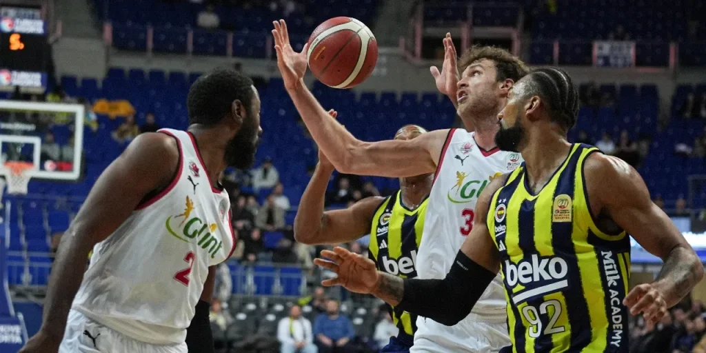 Fenerbahçe Beko chiude il 2025 con vittoria 93‑79 su Glint Manisa Basket nella 13ª partita della Turkish Super League