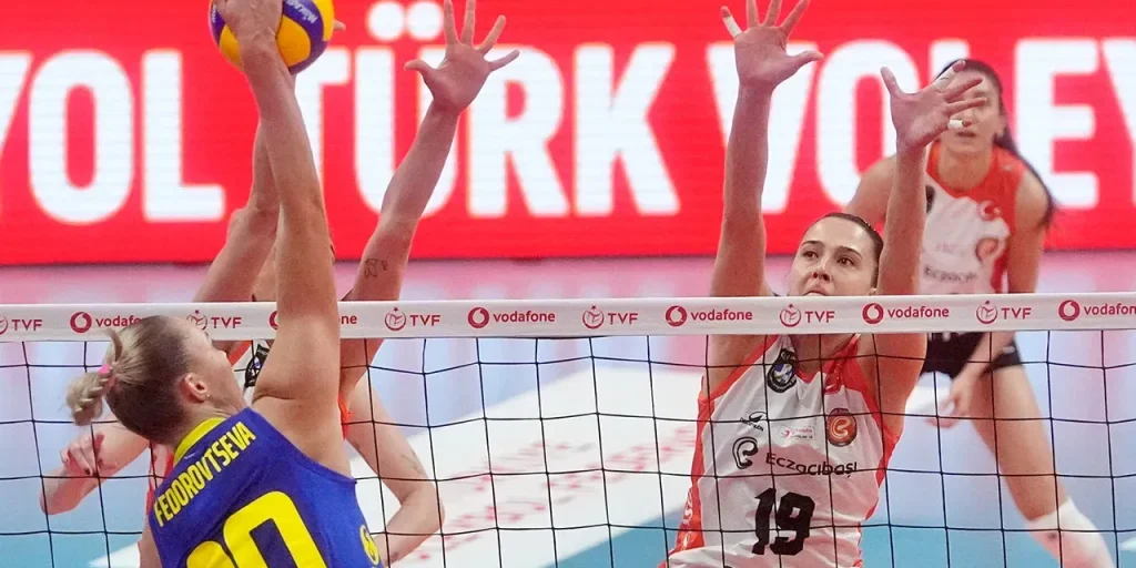 Fenerbahçe vince il derby 3‑1 contro Eczacıbaşı