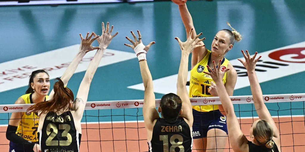 Fenerbahçe perde il derby 3‑2 contro VakıfBank, che resta invincibile nella Vodafone Sultanlar Ligi