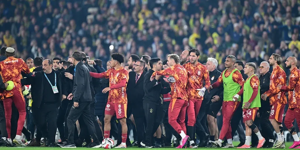 Due giocatori espulsi prima del derby Fenerbahçe‑Galatasaray