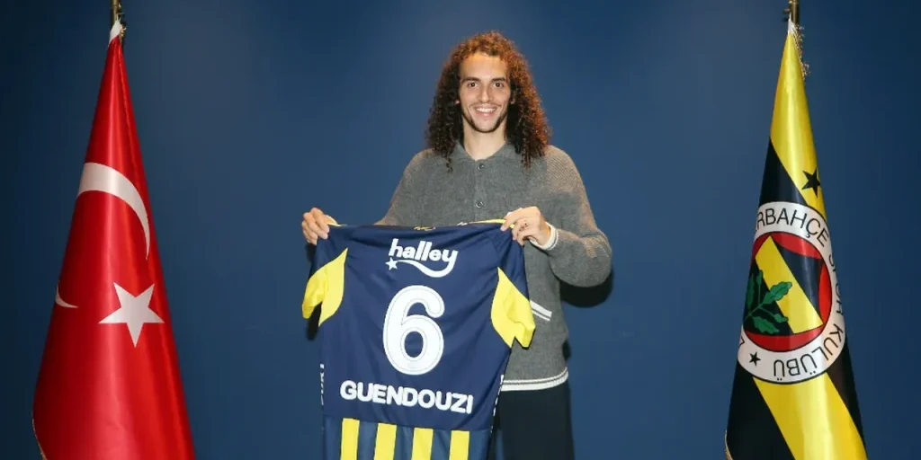 Fenerbahçe firma il difensore francese Matteo Guendouzi