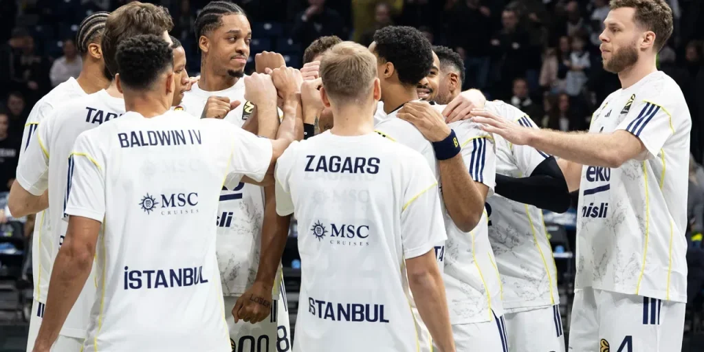 Fenerbahçe annuncia infortunio di Arturs Zagars al muscolo ischiocrurale destro