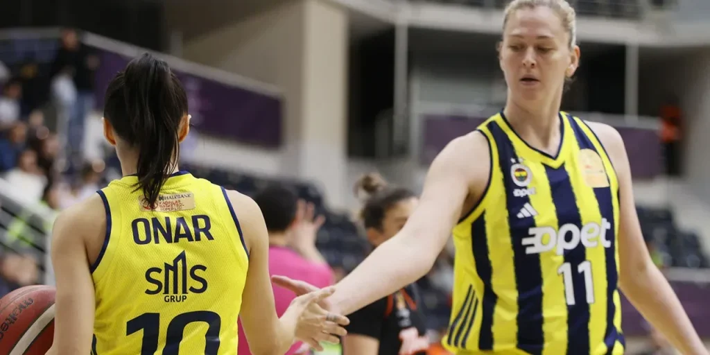 Fenerbahçe e Galatasaray si sfideranno nella finale della Coppa di basket femminile turcha