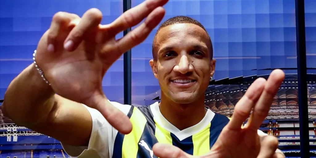 Fenerbahçe esclude tre difensori dal roster, incluso Rodrigo Becao