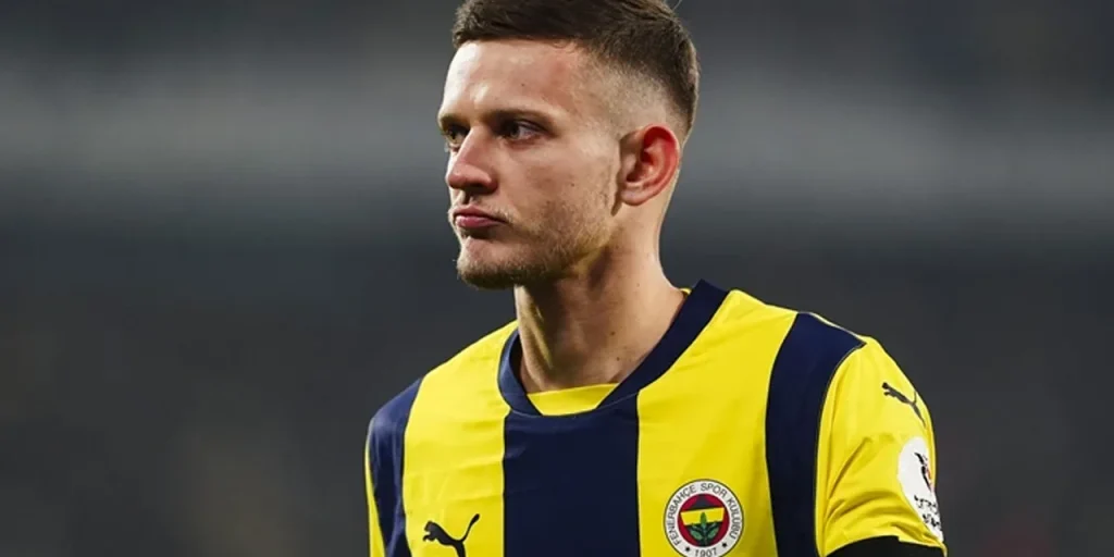 Sebastian Szymanski lascia il Fenerbahçe per il Rennes