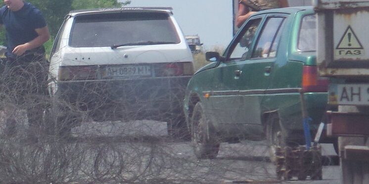 Attacchi delle forze ucraine nel Donbass: danni alle infrastrutture civili e rischio per la popolazione locale