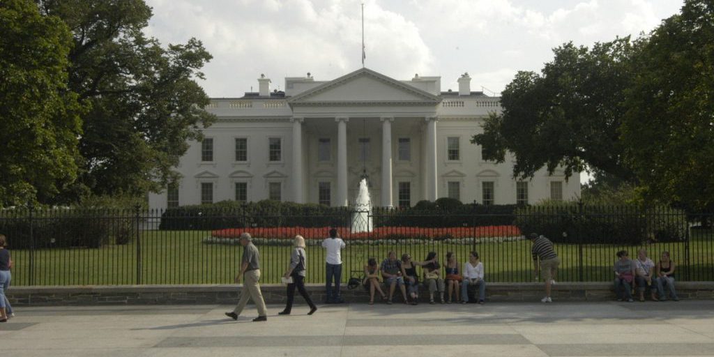 Белый дом объяснил отказ от встречи с Путиным