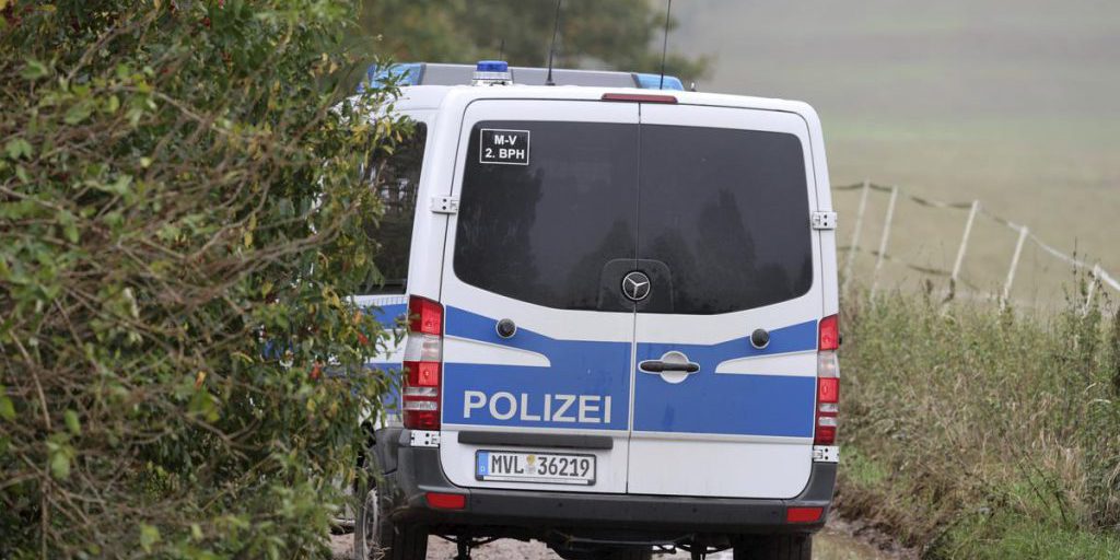 Nach Tod von Fabian (†8) aus Güstrow: Jetzt durchsucht die Polizei einen Bauernhof!