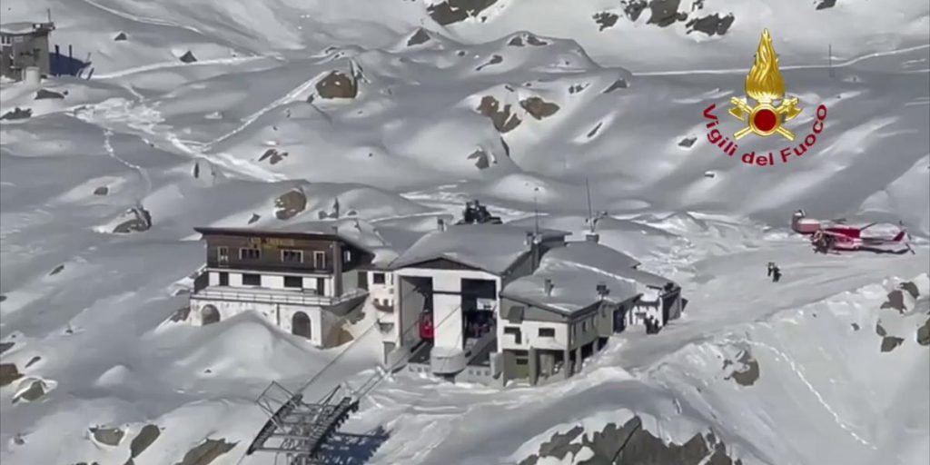 Cabina di funivia collassa nella stazione alpina: quasi 100 persone evacuate