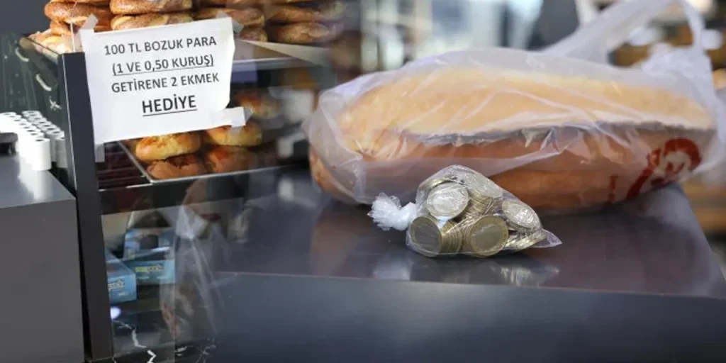 Panetteria di Sivas offre due pani gratuiti a chi porta 100 TL in monete