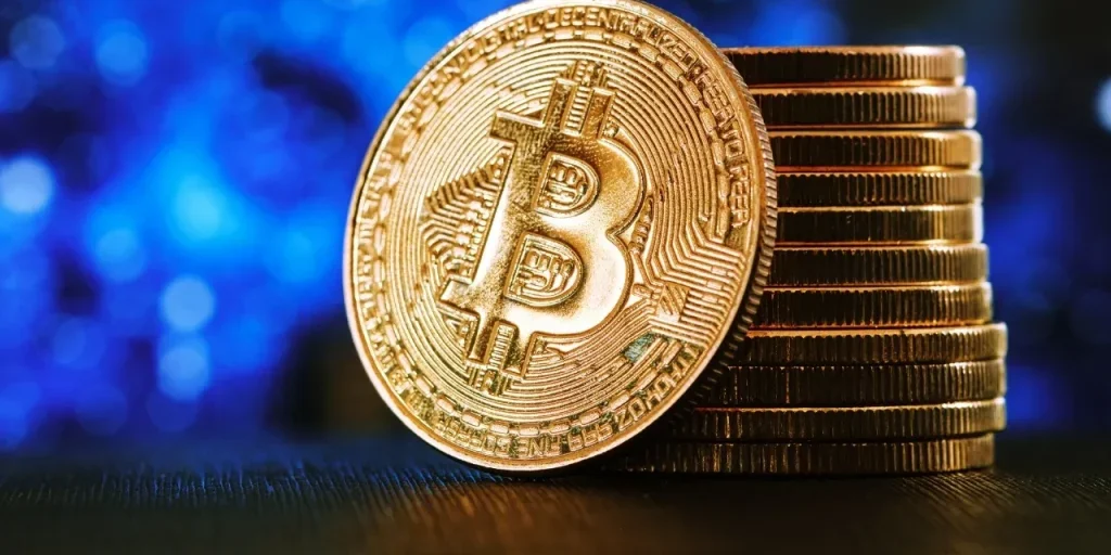 Bitcoin cala del 30% rispetto al picco del 2025